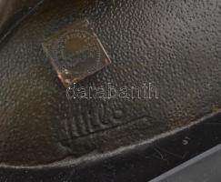 Milo jelzéssel: Női akt. Bronz, kőtalapzaton, m: 17 cm