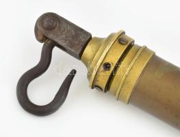 Antik akasztós mérleg, darumérleg. Hentes-, vagy ipari célú használatra. Az árut a kampóra akasztva ...