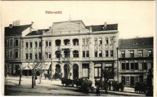 Pécs, Nádor szálló és étterem, Stern M. üzlete, lovaskocsik, Singer varrógépek üzlete (képeslap füzetből / from postcard booklet)