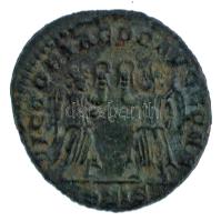 Római Birodalom / Siscia / Constans 340-348. AE4 Cu (1,85g) T:XF Roman Empire / Siscia / Constans 34...