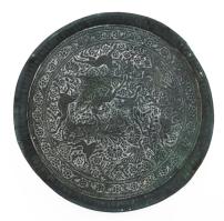Perzsa fém tál, ornamentikus, állatos motívumokkal, sérült, d: 46 cm