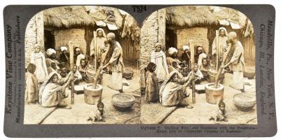 cca 1910 Shelling Rice and Gossiping with neigbors - Home Life of Contented Citizens of Kashmir, sztereófotó, Keystone View Co. [USA], 18x8,5 cm