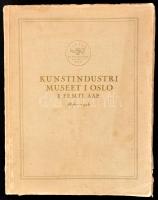 Dedekam, Hans: Kunstindustrimuseet i Oslo i femti aar 1876-1926. Oslo, 1926, Det Mallingske Bogtrykkeri, 227 p. Fekete-fehér képekkel gazdagon illusztrálva. Norvég nyelven. Kiadói papírkötés, kissé sérült, kopott borítóval.