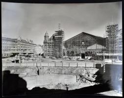 cca 1980 Bp., Marx tér (Nyugati tér) átépítése, felüljáró és áruház építése, 3 db fotó, 18x13 cm és 23,5x18 cm között