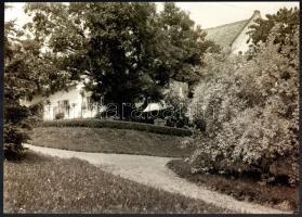 3 db fotó Szentkirályi István & Bogyay Stefánia bocsotai (Zalahosszúfalu) kastély előtt, 1930-40...