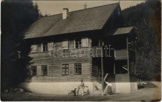 1911 Járavize, Valea Ierii; vadászlak, vadász puskával és kutyákkal / hunting lodge, villa, hunter with rifle and dogs. photo