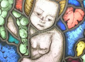 Johan Hugó (1891-1956): Puttó. Színes ólomüveg, jelzés nélkül. Sérült, repedésekkel. 49x41 cm. Prove...