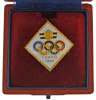 1964. Tokyo Olimpia aranyozott és zománcozott jelvény eredeti, a Vasas Sport Club színeit viselő dísztokban (34x33mm) T:AU Hungary 1964. Tokyo Olympics gold plated and enamelled badge, in original display case with the colors of the Vasas Sport Club (34x33mm) C:AU