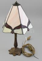 Tiffany jellegű asztali lámpa. Bronz, porcelán fogalattal. Új vezetékezéssel m: 42 cm