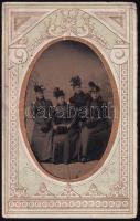 cca 1910 Hölgyek ferrotípia papír keretben 6x9 cm