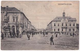 1919 Dunaföldvár, Községháza, emlékmű, tér, gyalogosok, kiadta Somlai Manó (fl)