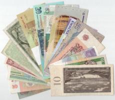 16db-os vegyes külföldi bankjegy tétel, közte Angola, Vietnám, Maldív-szigetek stb T:vegyes
16pcs o...