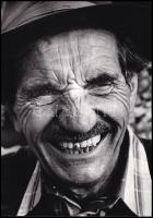 1975 Bahget Iskander feliratozott vintage fotóművészeti alkotása, ezüst zselatinos fotópapíron (Portré II.), 23,8x16,7 cm