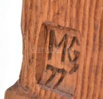 MG jelzéssel: Ülő akt. Faragott fa szobor. 34 cm