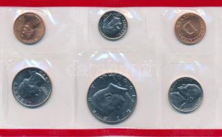Amerikai Egyesült Államok 1990D 1c-1/2$ (5xklf) + Denver zseton, forgalmi sor eredeti tokban, tanúsítvánnyal, borítékban T:UNC USA 1990D 1 Cent - 1/2 Dollar (5xdiff) + Denver token, coin set in original case with certificate, in envelope C:UNC