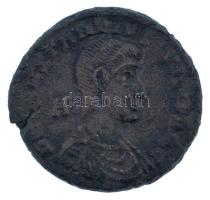 Római Birodalom / Siscia(?) / Constantius Gallus caesarként 351. Maiorina AE (5,18g) T:VF Roman Empire / Siscia / Constantius Gallus as Caesar 351. Maiorina AE DN CONSTANTIVS IVN NOB C - A / [HOC SIG-NO VICTOR ERIS] - III - ASIS(?) (5,18g) C:VF