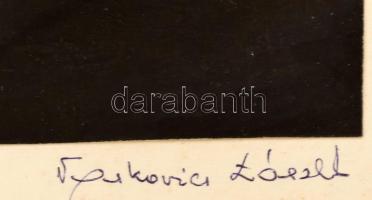 Vaskovics László (?-): Ülő női akt, 1968. Tus, papír, jelzett, üvegezett fakeretben, 32×22 cm