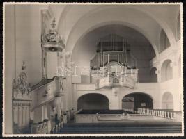 1938 Gyoma, templombelső szószékkel és orgonával, nagyméretű, kartonra kasírozott fotó, jelzett (Har...