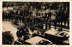 1940 Marosvásárhely, Targu Mures; bevonulás, katonai teherautók felvonulása Horthy előtt / entry of the Hungarian troops, military trucks in front of Horthy