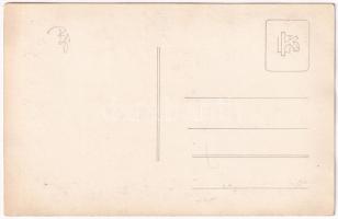 ~1930 Budapest V. Erzsébet híd pesti hídfő a rakparti palotákkal, fölöttük a Graf Zeppelin LZ-127 lé...