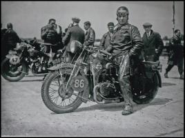 Régi motorkerékpárok tétele, 4 db modern nagyítás, a felvételek eltérő időben és helyen készültek, 1...