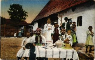 Bánffyhunyad, Huedin; erdélyi család, folklór. Ábrahám M. kiadása / Transylvanian folklore, family + "1940 Bánffyhunyad visszatért" So.Stpl. (EB)