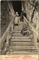 1908 Herkulesfürdő, Baile Herculane; Feljárat a Rablóbarlanghoz. Eberle Keresztély kiadása / Aufstieg zur Räuberhöhle / stairs to the cave (kis szakadás / small tear)