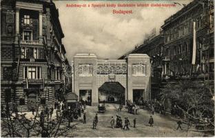 1918 Budapest VI. Andrássy út a spanyol király tiszteletére készült diadalkapuval, Takarékpénztár, Fonciere Biztosító. Divald Károly kiadása (EK)