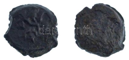 Ókori Görögország(?) 2db kisméretű bronz érme (1,89g, 1,47g) T:F
Ancient Greece(?) 2pcs small sized...