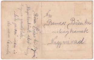 Arad, cigarettázó férfi bőrönddel. Leporellolap 10 kis képpel / gentleman smoking a cigarette with l...