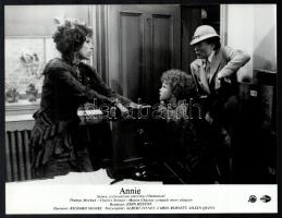 cca 1982 ,,Annie" című amerikai filmmusical jelenetei és szereplői, 7 db vintage produkciós fil...