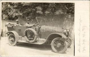 1918 Osztrák-magyar katonák automobilban, gépkocsizó alakulat / WWI Austro-Hungarian K.u.K. military, motorized unit with automobile. photo + "K.u.K. Autokolonne 264" (kis szakadás / small tear)