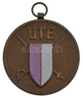 1940. UTE (Újpesti Tornaegylet) részben zománcozott bronz díjérem, hátoldalán LUDVIG BP gyártói jelzéssel és haladók tőr 1940. IV. gravírozással (33mm) T:XF patina