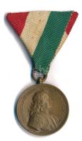 1938. Felvidéki Emlékérem, II. Rákóczi Ferenc bronz kitüntetés nem hozzá illő mellszalagon T:AU,XF Hungary 1938. Upper Hungary Medal, Francis II Rákóczi bronze decoration on not matching ribbon C:AU,XF NMK 427.