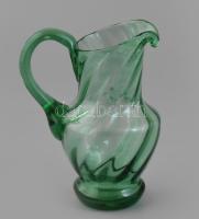 Zöld üveg kiöntő. Fújt, csavart huta üveg, anyagában színezett, hibátlan 19 cm