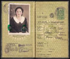 1939 Magyar Királyság fényképes útlevele, 1 német bélyegzéssel.