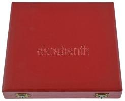 1980. "MN 2983. (3. önálló rádiófelderítő ezred)" névre szóló emlékplakett, műgyantás felt...