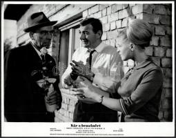 cca 1964 ,,Kár a benzinért" című magyar film jelenetei és szereplői (köztük Pécsi Sándor, Szeme...