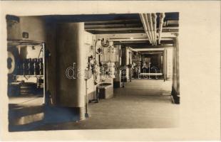 Osztrák-Magyar Haditengerészet, csatahajó belseje / WWI Austro-Hungarian Navy, K.u.K. Kriegsmarine, inside of a battleship. Druck u. Verlag Rotes Kreuzatelier, Pola 1917.