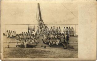 Osztrák-Magyar Haditengerészet egyik csatahajója matrózokkal / WWI Austro-Hungarian Navy, K.u.K. Kriegsmarine, mariners with battleship. photo (EK)