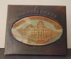 Asztali naptár a Pesti Magyar Kereskedelmi Bank fémkeretes fotójával (12 x 10cm)