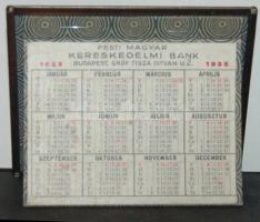 Asztali naptár a Pesti Magyar Kereskedelmi Bank fémkeretes fotójával (12 x 10cm)