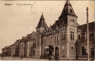 1918 Miskolc, Tiszai pályaudvar, vasútállomás. Vasúti levelezőlapárusítás 9916. (Rb)