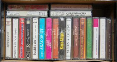 20db műsoros magnókazetta vegyes műfajban, mint: kabaré, pop-rock, karácsonyi dallamok és egyéb gyermek illetve magyar nóták