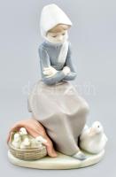 Lladro spanyol figura, Lány kacsákkal, kézzel festett porcelán, jelzett, hibátlan, m: 20 cm