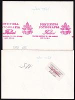 1982 II. János Pál pápa Vatikáni jelzett hivatalos fotók 2 db 14x9 cm