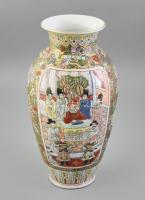 Famille Rose porcelán váza, jelzett, Kína, Hong Kong, Qianlong Nian Zhi, 1960-70 körül, gyári mázhibákkal. Kopásokkal. m: 38 cm
