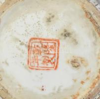 Famille Rose porcelán váza, jelzett, Kína, Hong Kong, Qianlong Nian Zhi, 1960-70 körül, gyári mázhib...