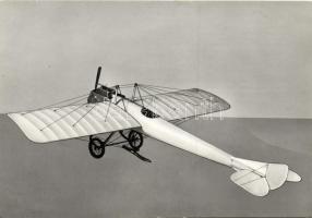 9db kép a Közlekedési Múzeum kiállított gépeiről, alkatrészeiről