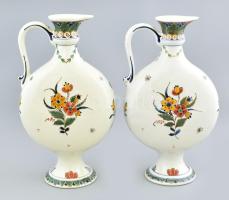 2 db Delft kancsó, kézzel festett, jelzett, apró kopásokkal, m: 29 cm